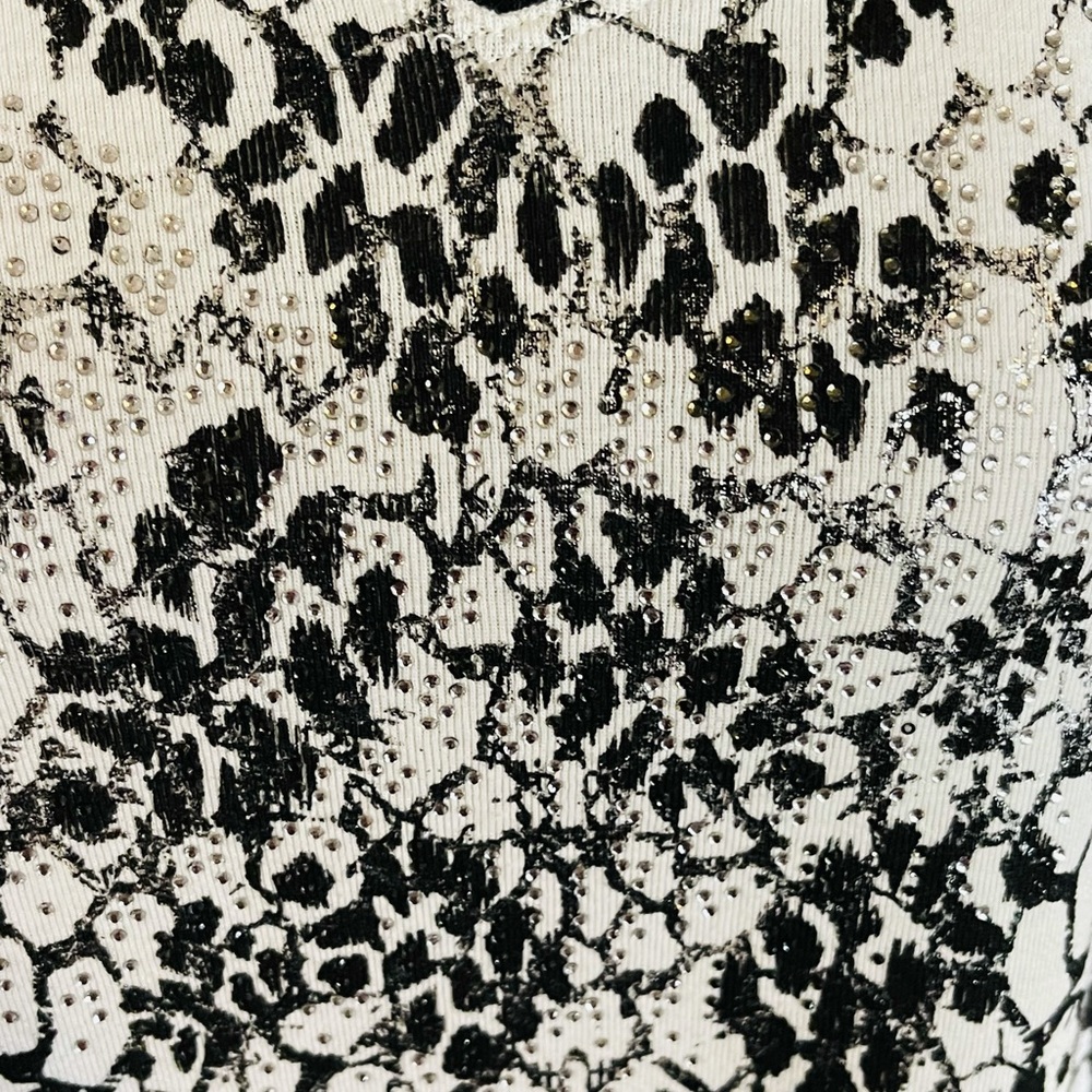 ⭕️Zenergy/Chico, White w/Black Animal Print front  3 - Picture 6 of 7